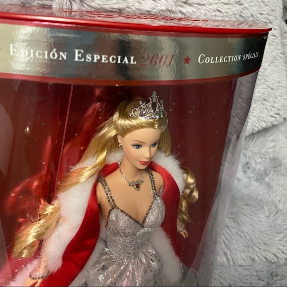 NRFB 2001 Holiday Celebration Barbie - Picture 2 of 6